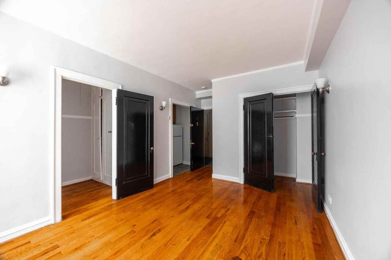 917 W Eastwood Ave #216 - Photo 3 of 6
