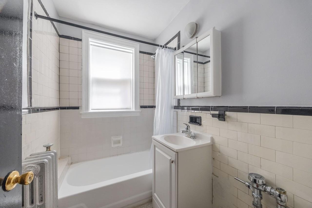 917 W Eastwood Ave #216 - Photo 5 of 6