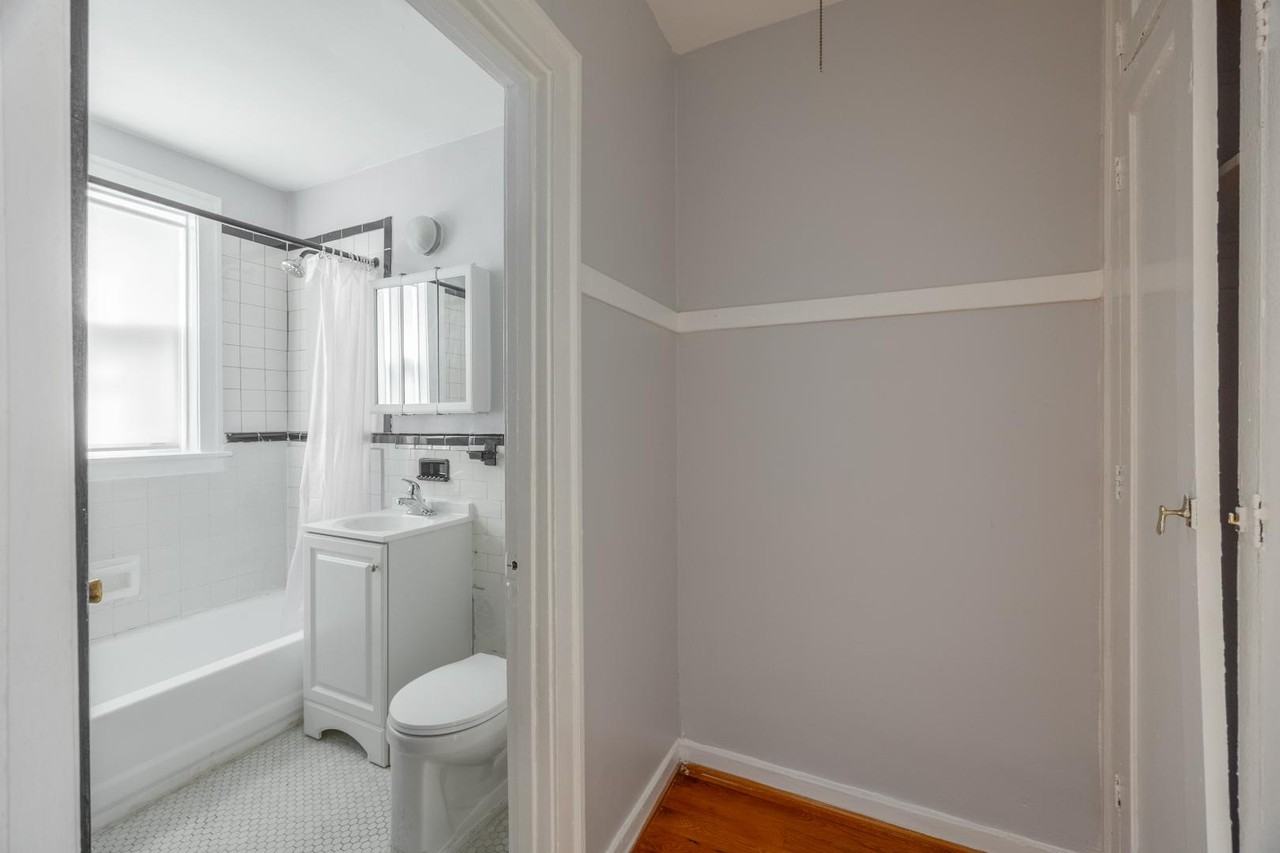 917 W Eastwood Ave #216 - Photo 6 of 6