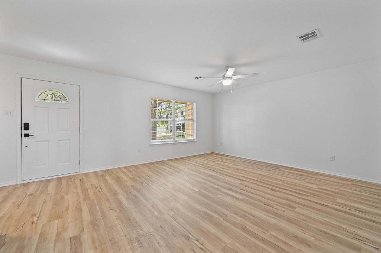 2412 Regal Park Ln - Photo 7 of 41