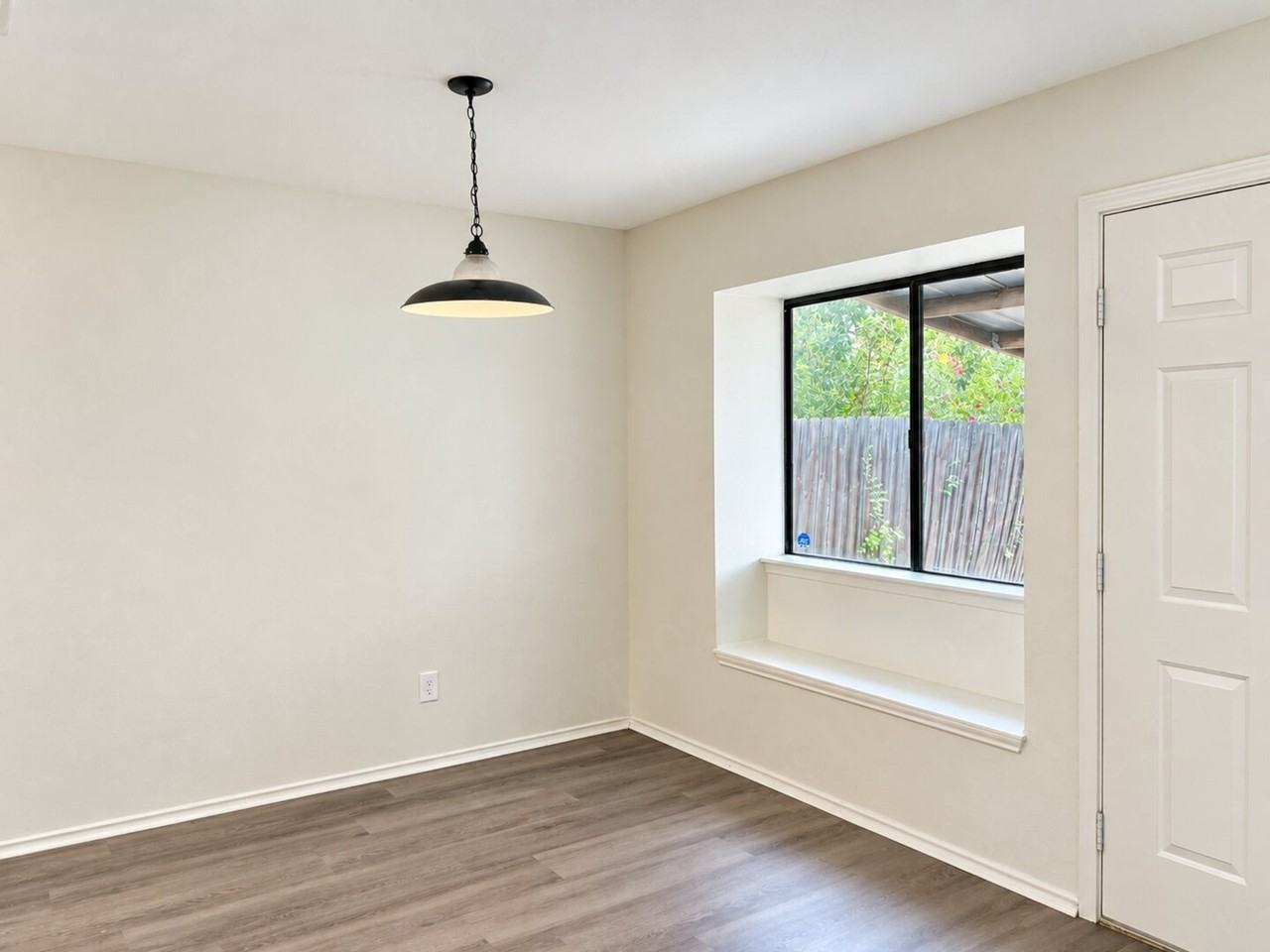 5530 Sunup Dr - Photo 4 of 12