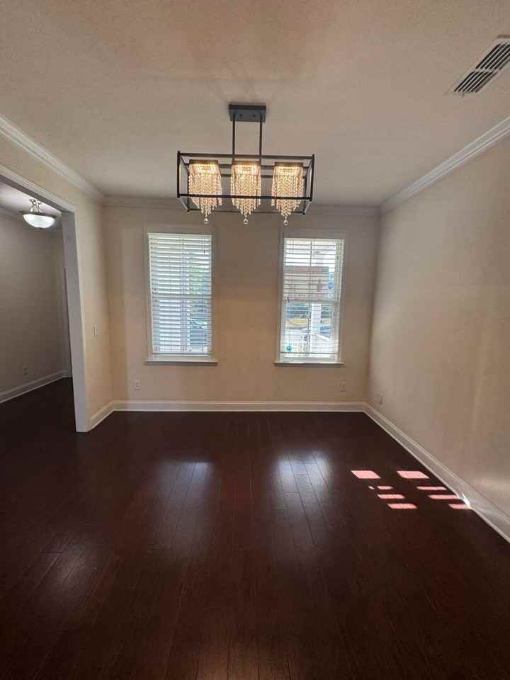 914 Market St - Photo 7 of 44