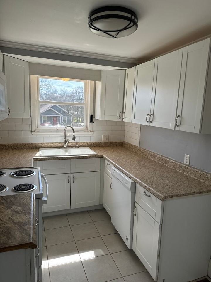 705 Yowell Ave - Photo 7 of 23