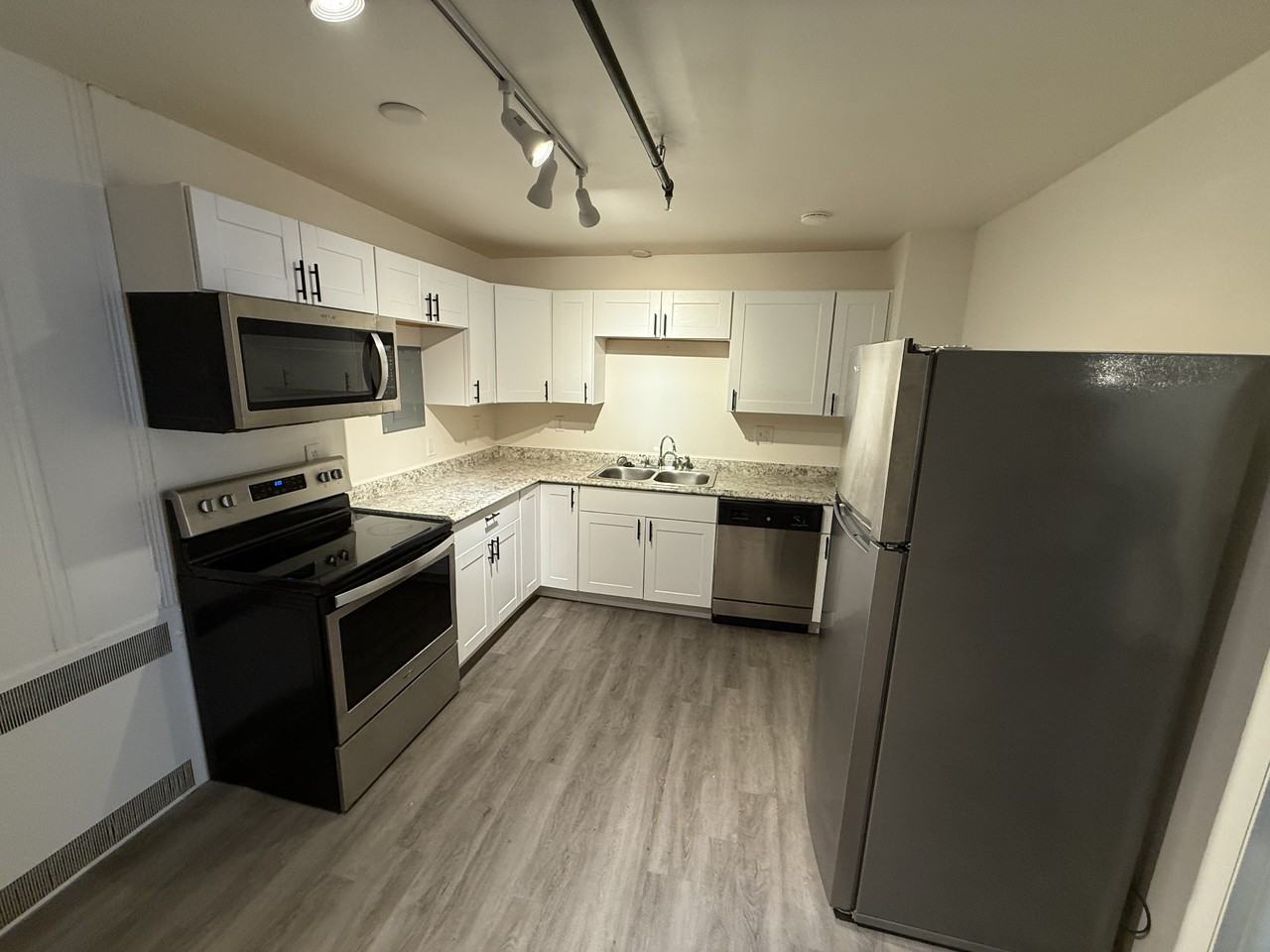 1012 8th St #1 - Photo 3 of 7