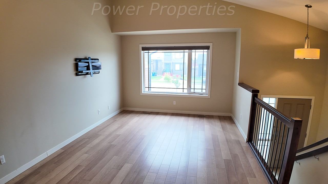 541 Blackwolf Blvd N - Photo 6 of 23