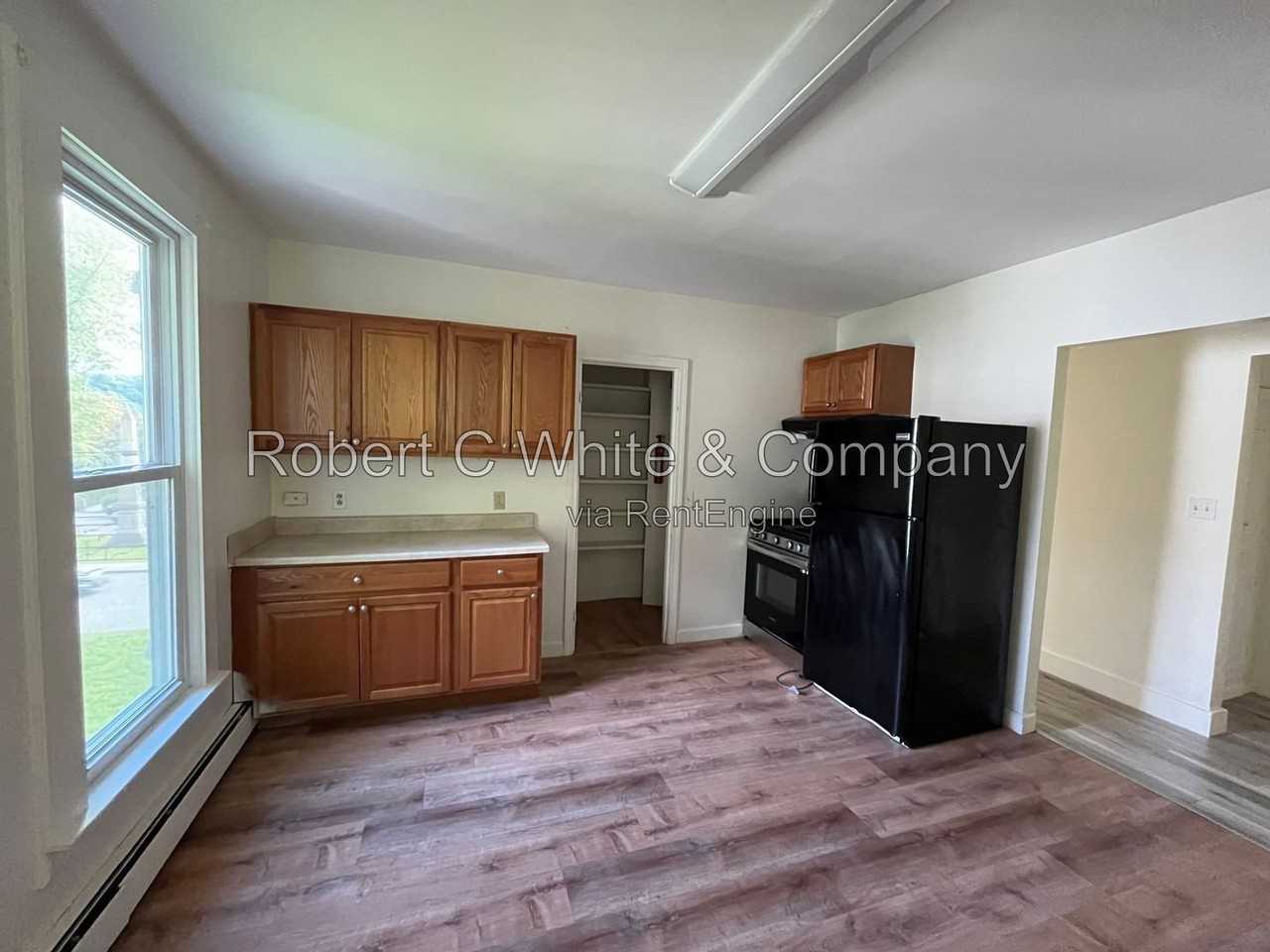 122 Union St #2 - Photo 6 of 11