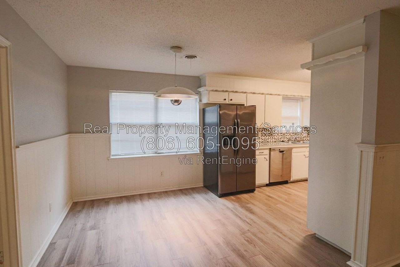 3017 66th St - Photo 3 of 11