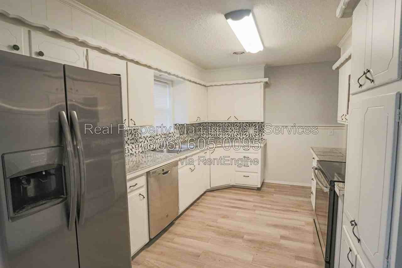 3017 66th St - Photo 5 of 11
