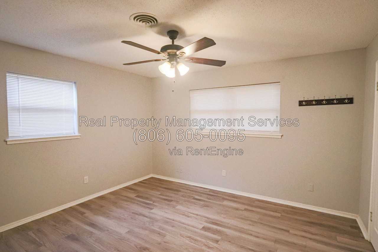 3017 66th St - Photo 7 of 11