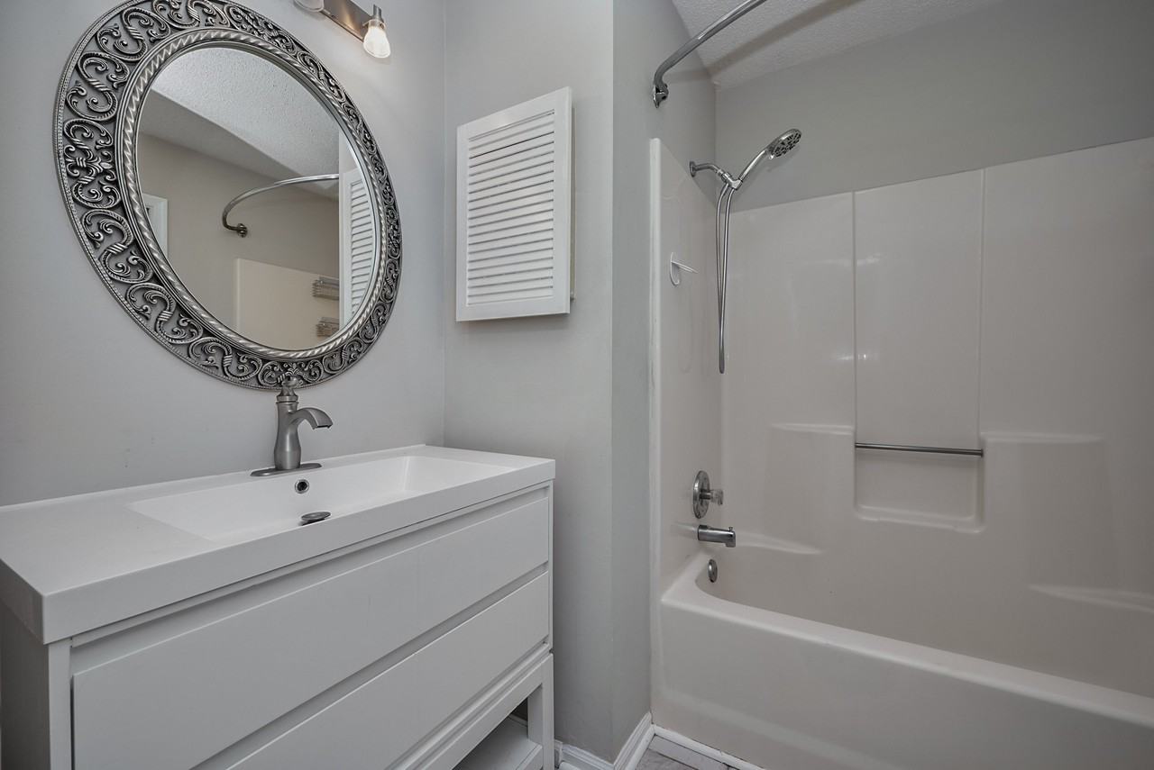 117 Kingsbridge Ln #1 - Photo 5 of 27