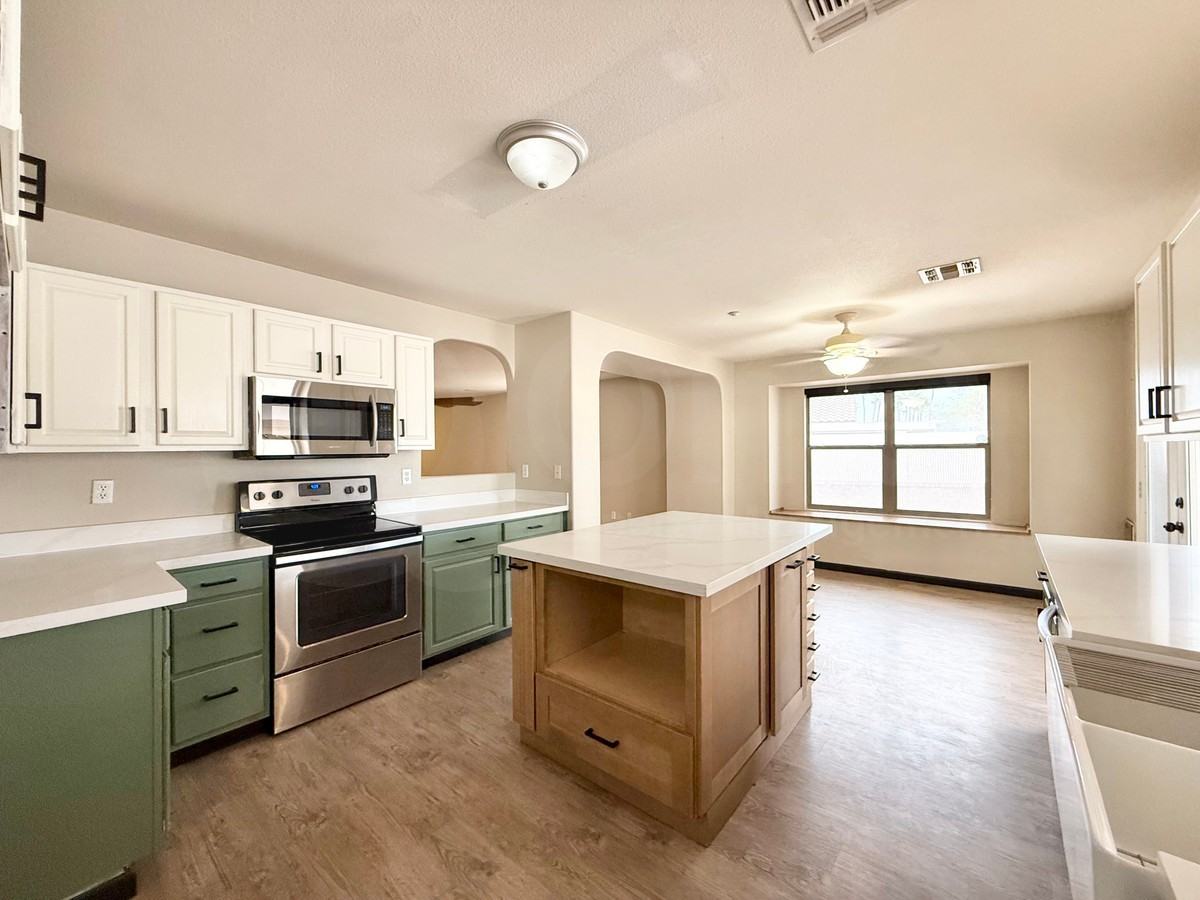 16550 N Naegel Dr - Photo 4 of 22