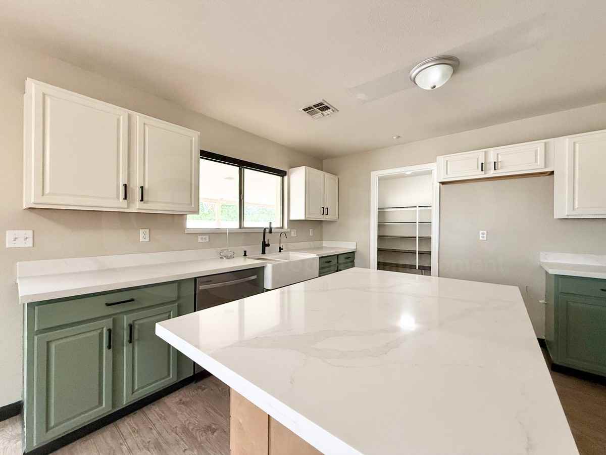 16550 N Naegel Dr - Photo 5 of 22