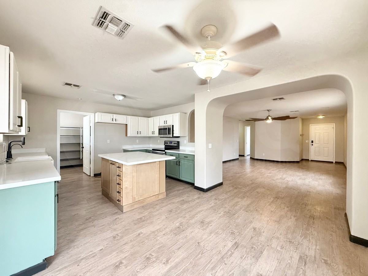 16550 N Naegel Dr - Photo 6 of 22