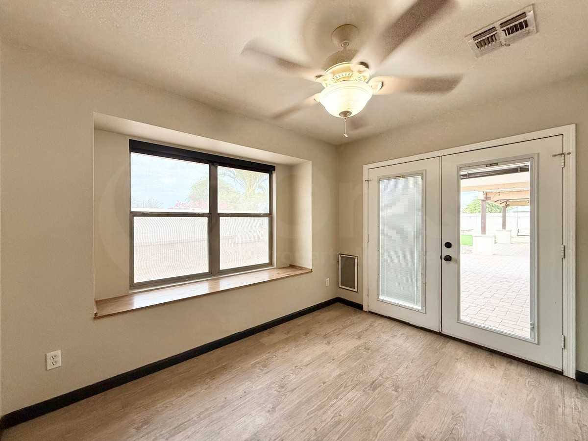 16550 N Naegel Dr - Photo 7 of 22