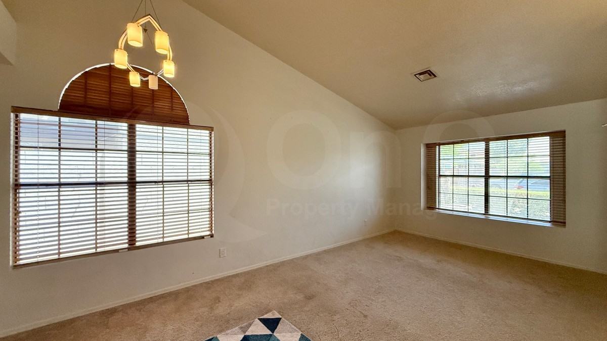 4510 W Marco Polo Rd - Photo 5 of 19