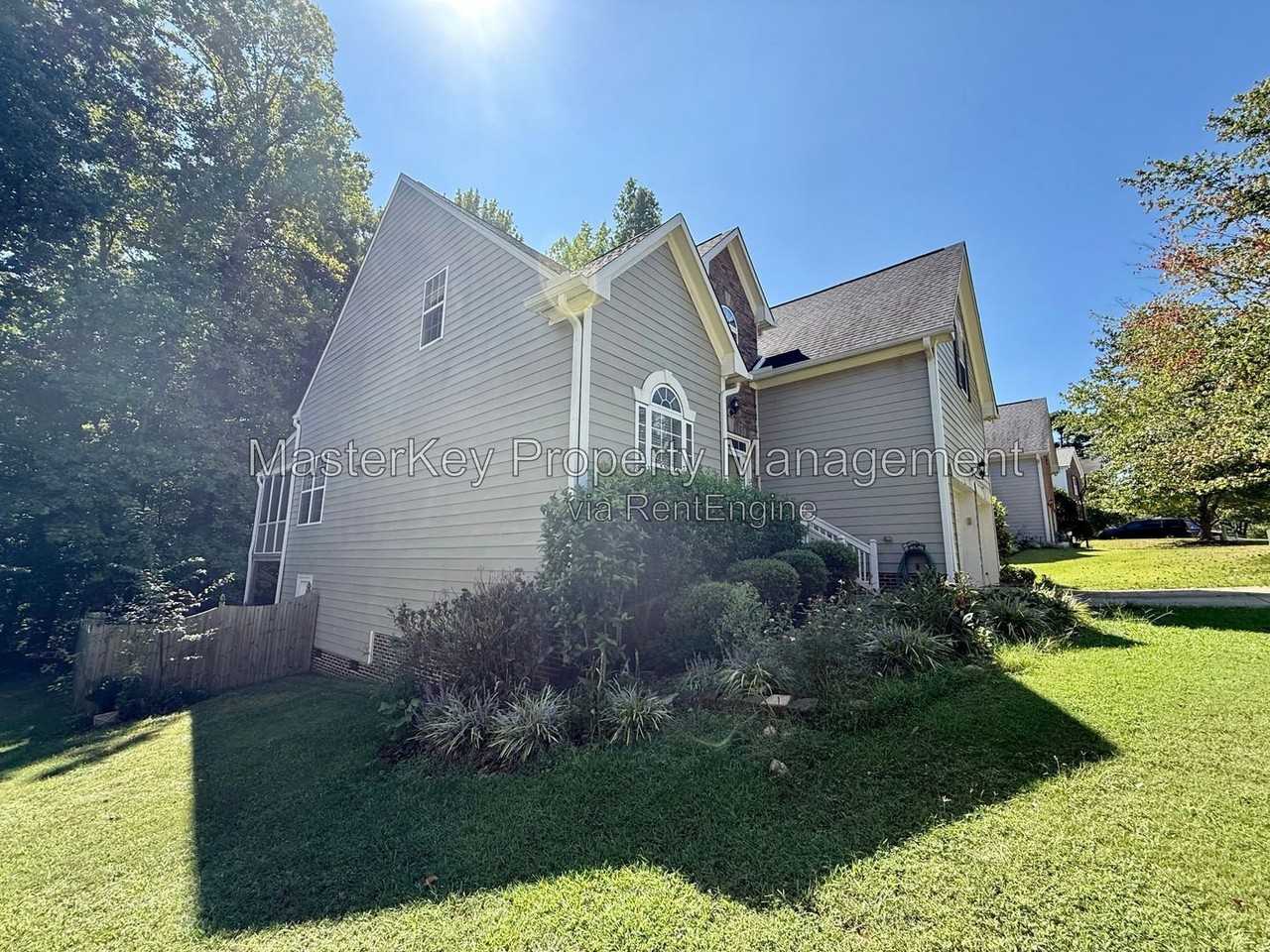 225 Carolina Town Ln - Photo 2 of 5