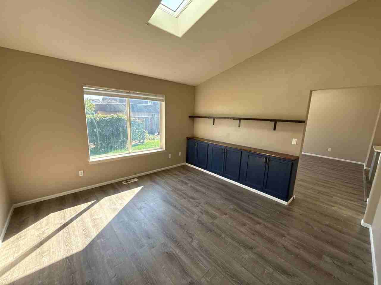 1940 Nw Hayes Ave - Photo 2 of 40