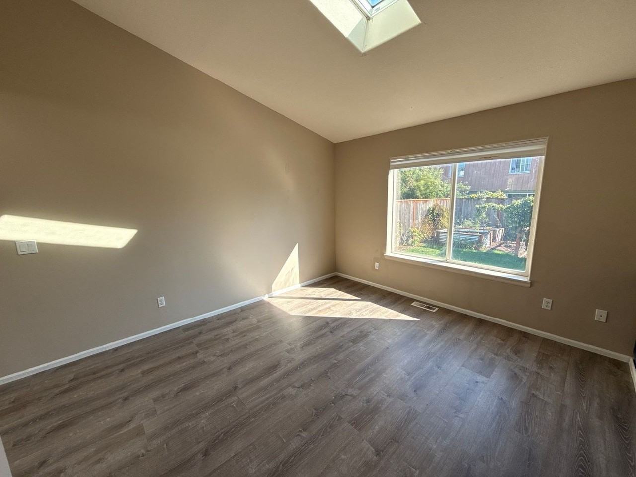 1940 Nw Hayes Ave - Photo 5 of 40