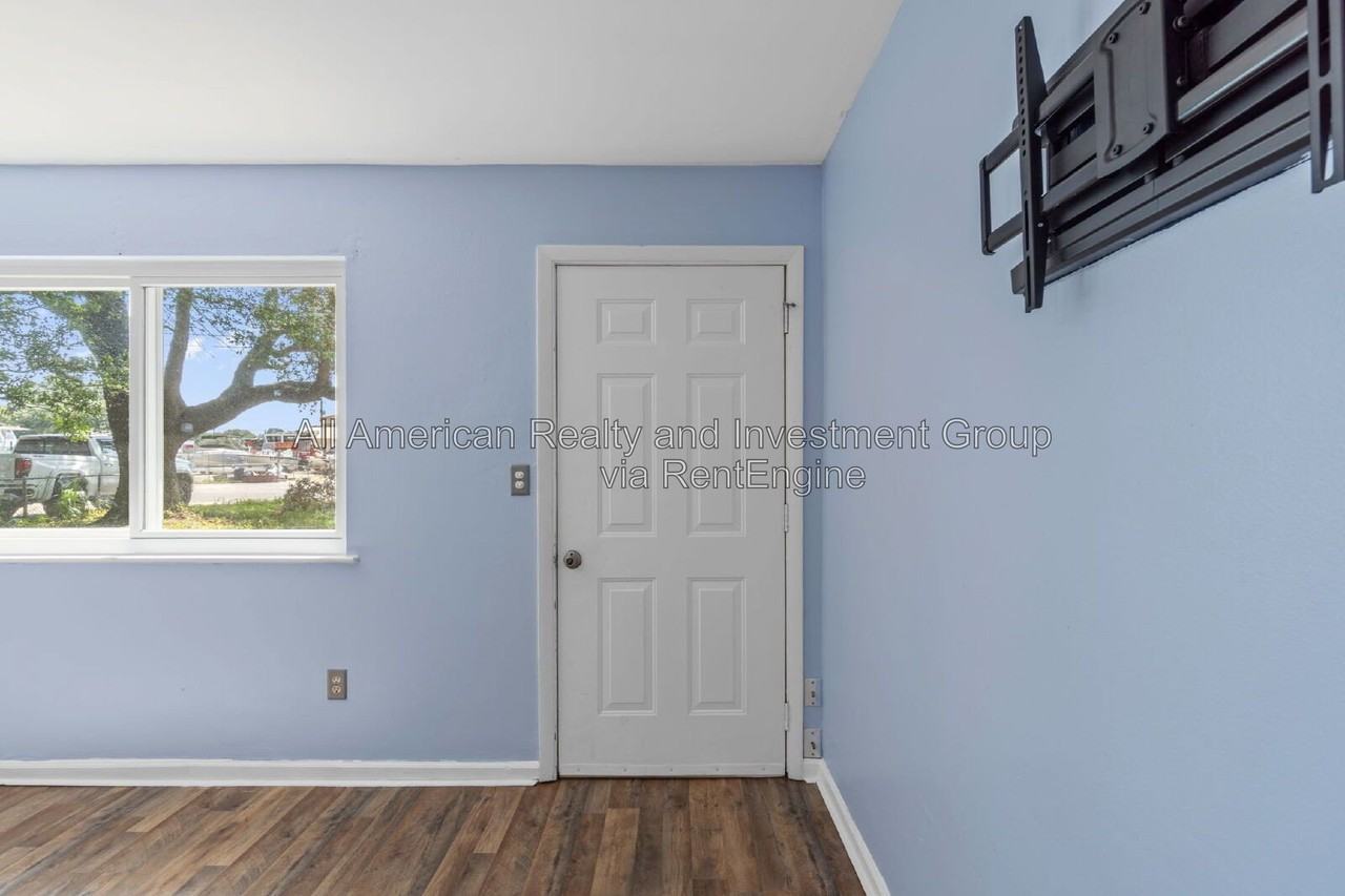 66 Eglin St - Photo 3 of 19