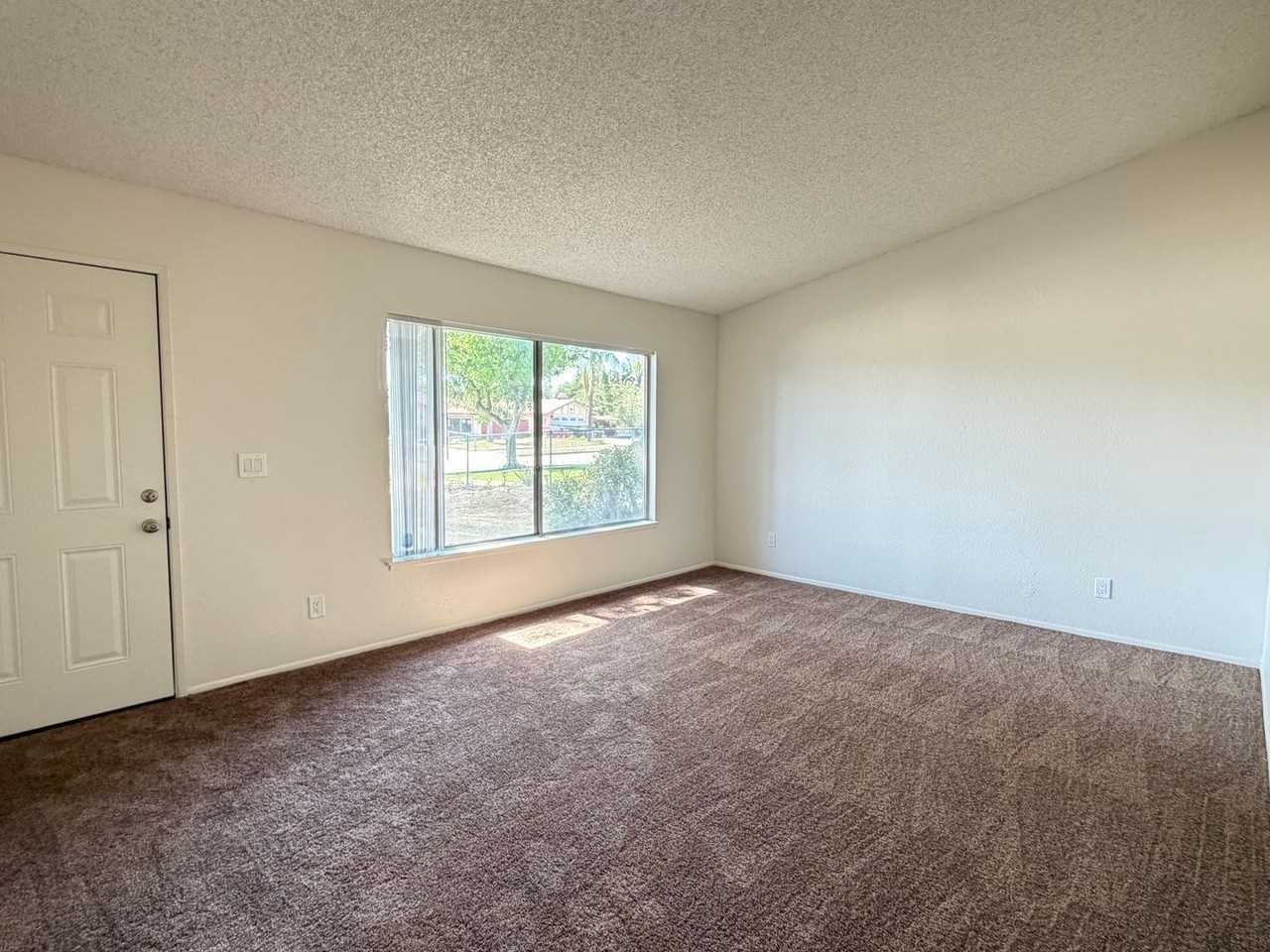 1859 Ellen Cir - Photo 3 of 21