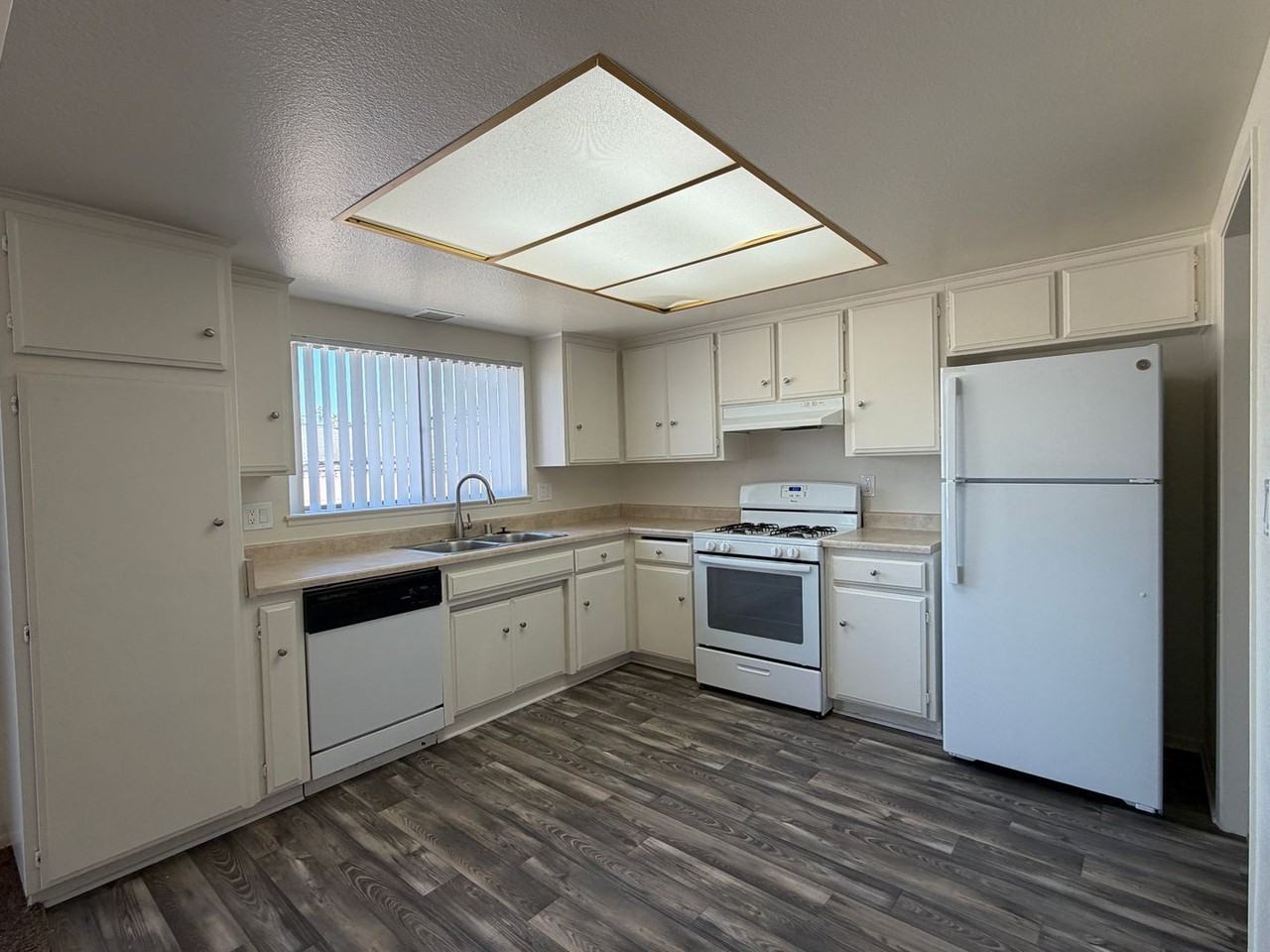 1859 Ellen Cir - Photo 5 of 21
