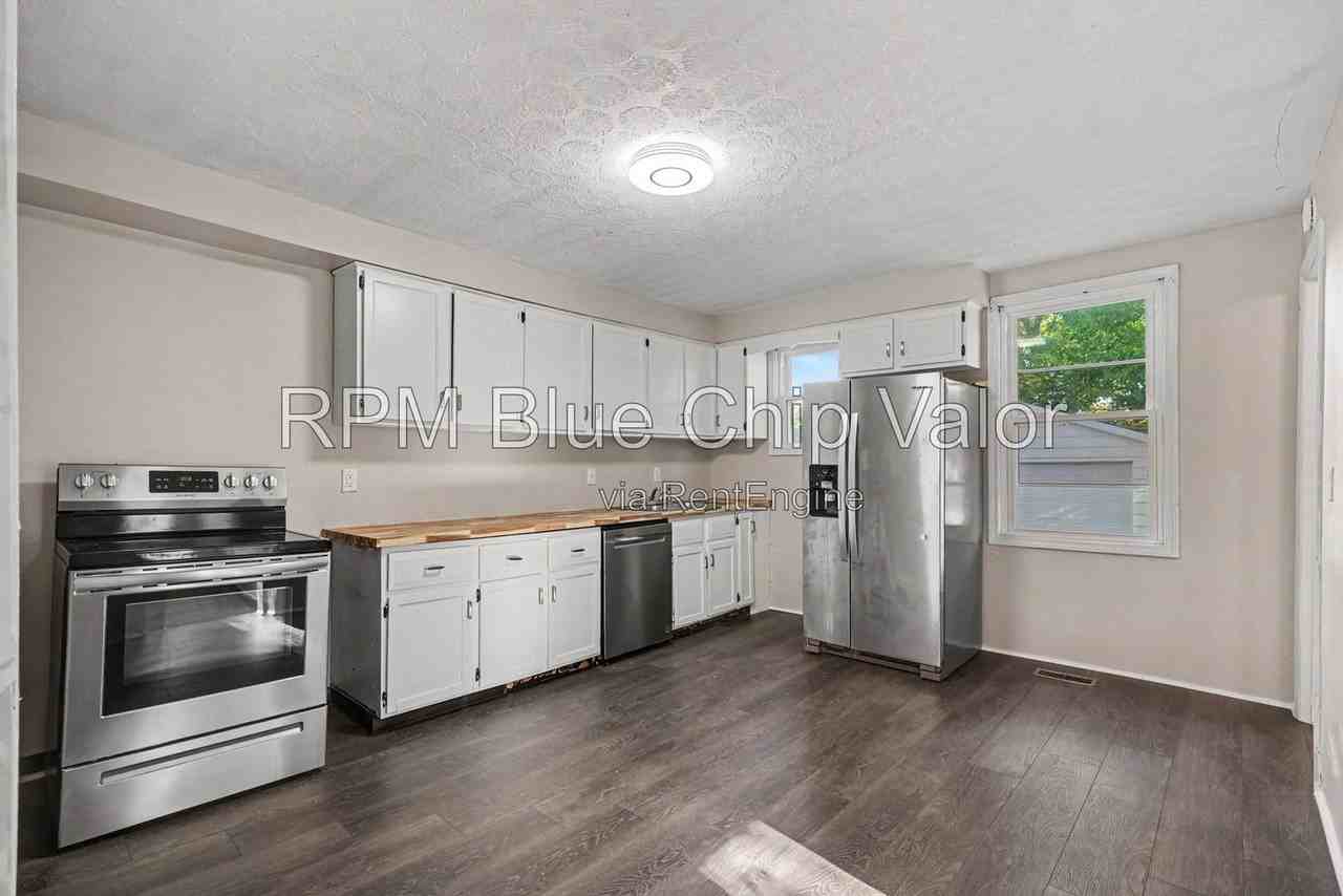 534 Fleming Rd - Photo 2 of 16