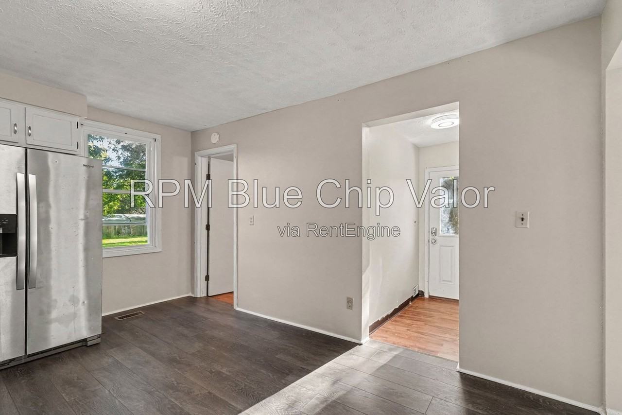 534 Fleming Rd - Photo 3 of 16