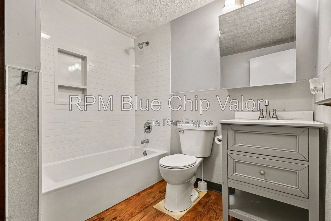 534 Fleming Rd - Photo 4 of 16