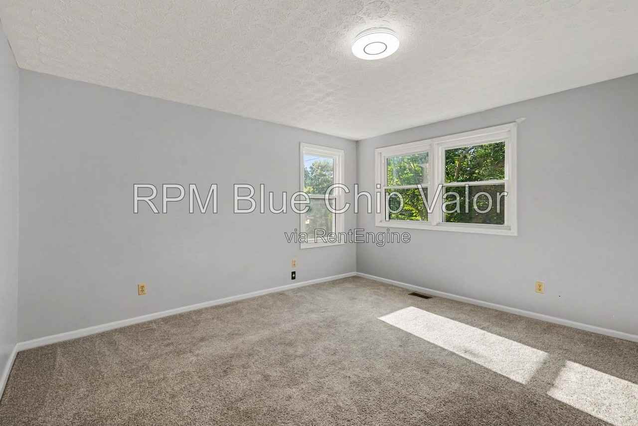 534 Fleming Rd - Photo 6 of 16