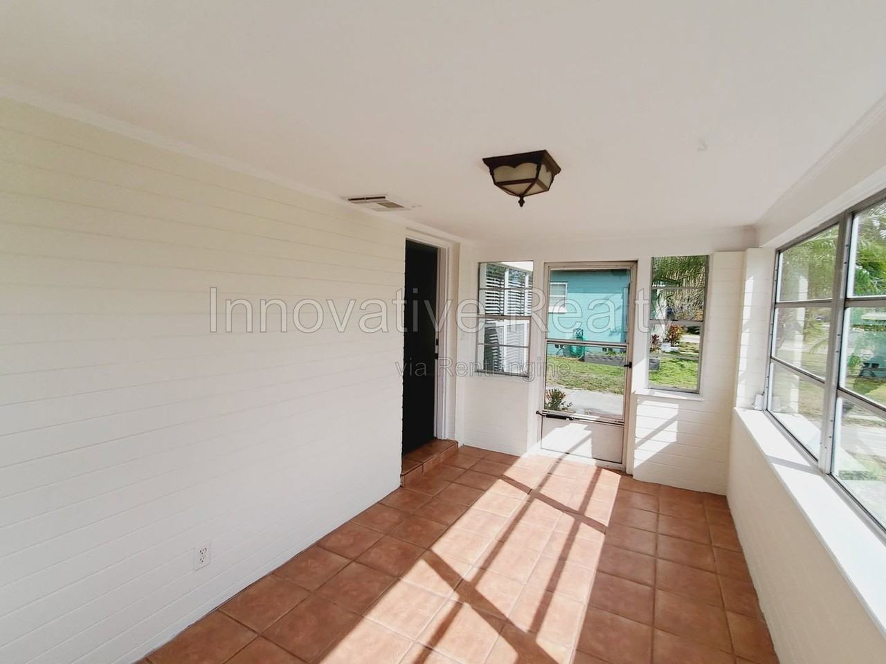 843 Canovia Ave - Photo 4 of 30