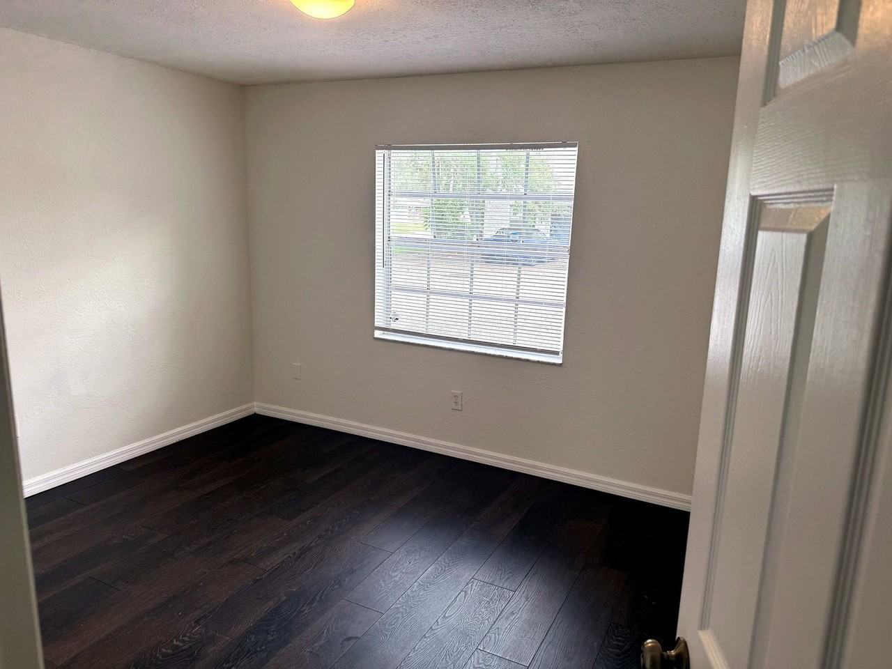 11901 N Taliaferro Ave #A - Photo 5 of 10
