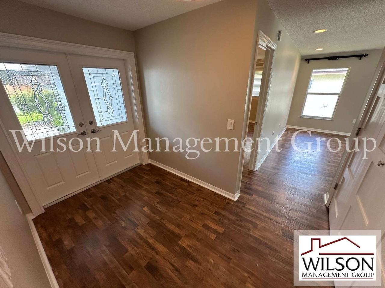 610 Iris St - Photo 3 of 34