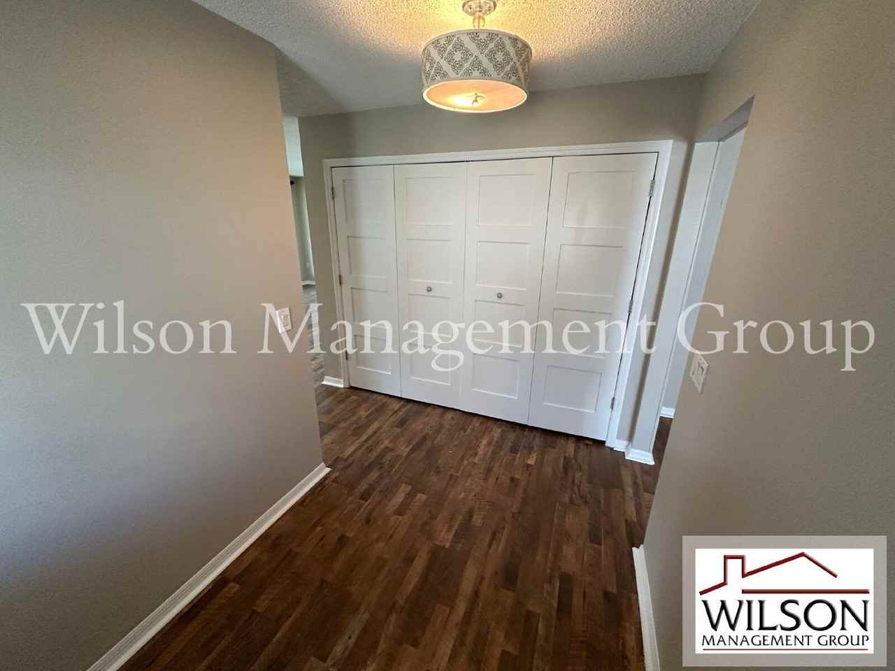 610 Iris St - Photo 4 of 34