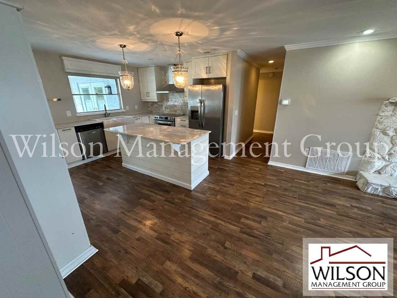 610 Iris St - Photo 5 of 34