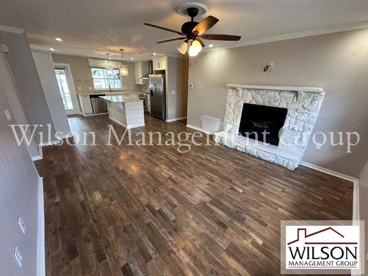 610 Iris St - Photo 7 of 34