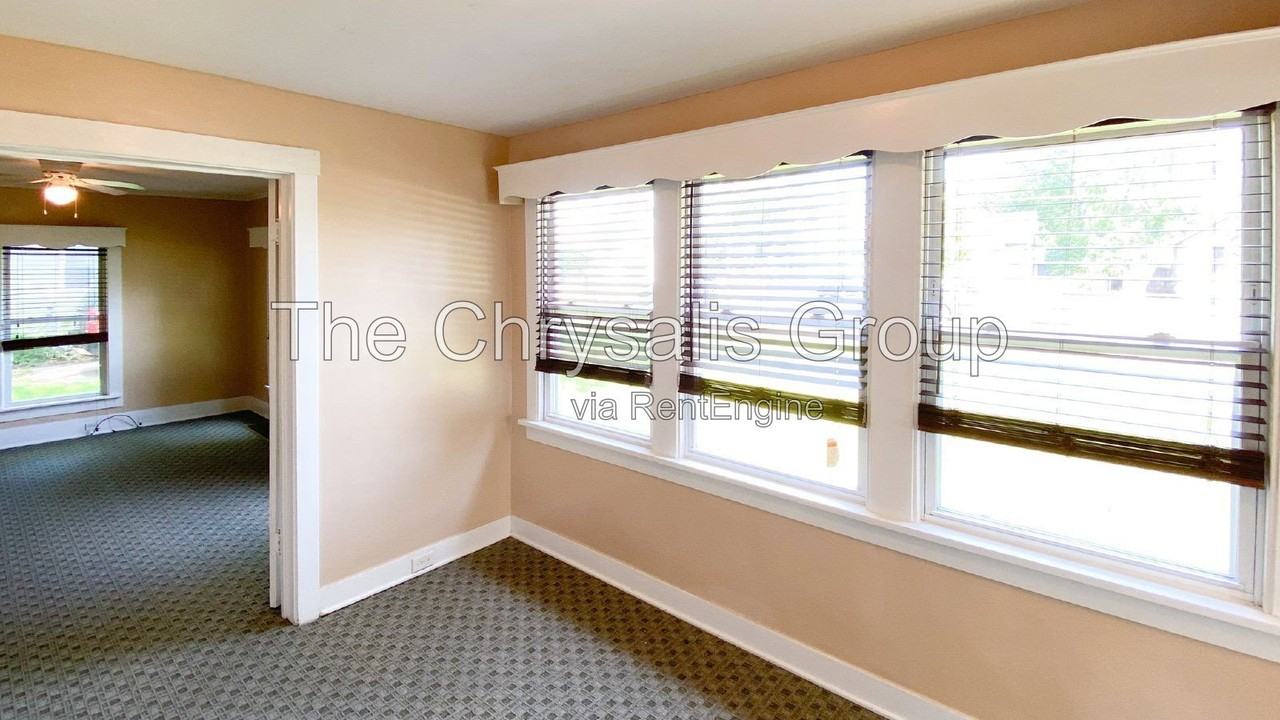1319 W Madison St - Photo 3 of 16