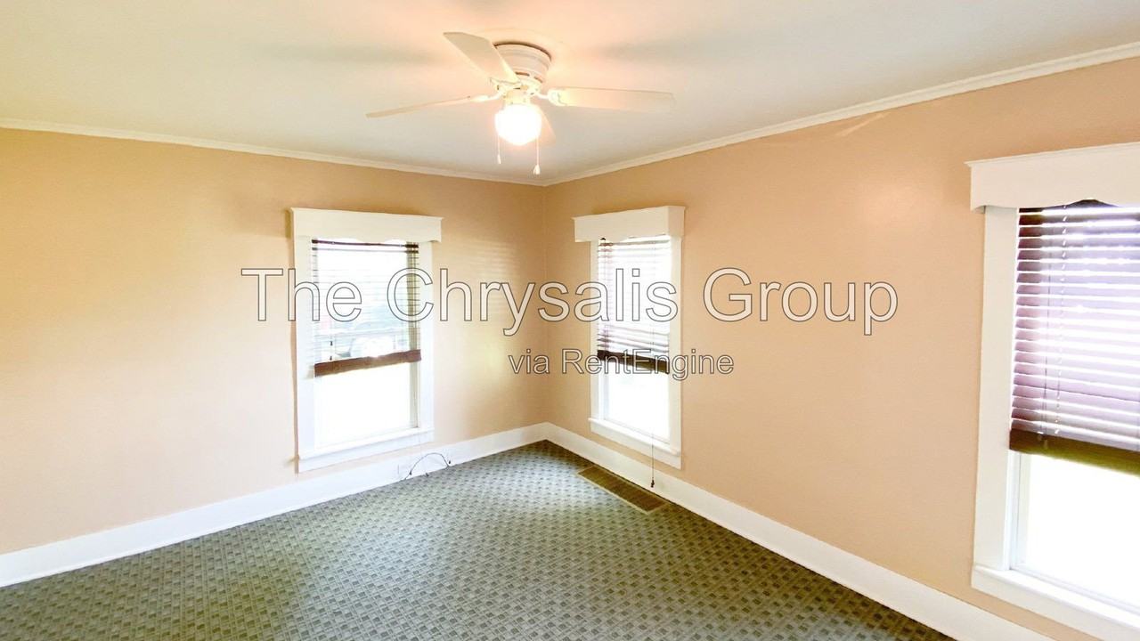 1319 W Madison St - Photo 4 of 16