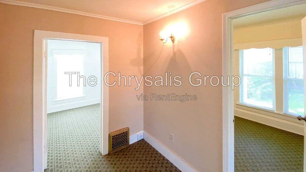 1319 W Madison St - Photo 6 of 16