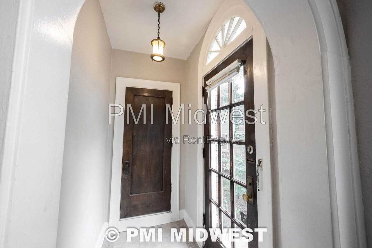 3505 N Pennsylvania St - Photo 3 of 32