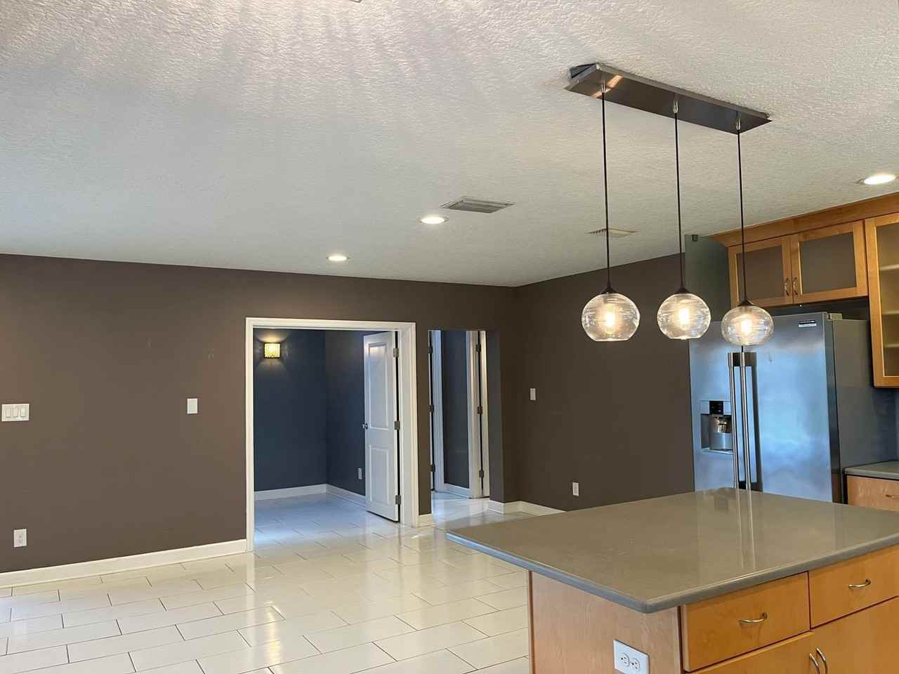 514 Baker St - Photo 6 of 24