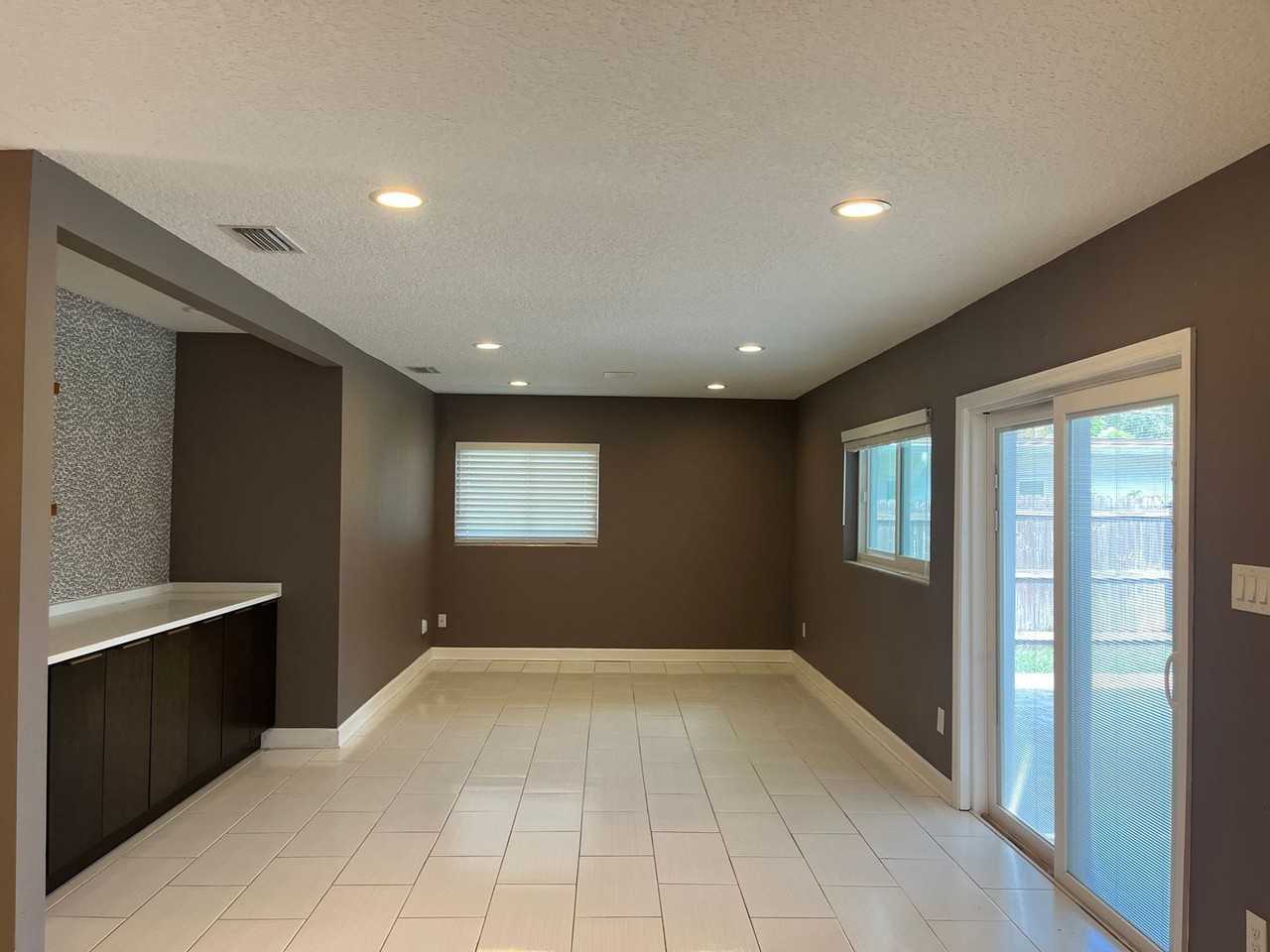 514 Baker St - Photo 7 of 24