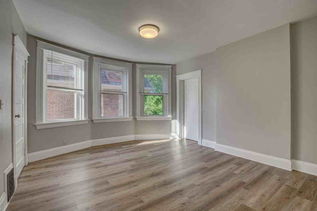 959 Oakland Ave #2 - Photo 5 of 23