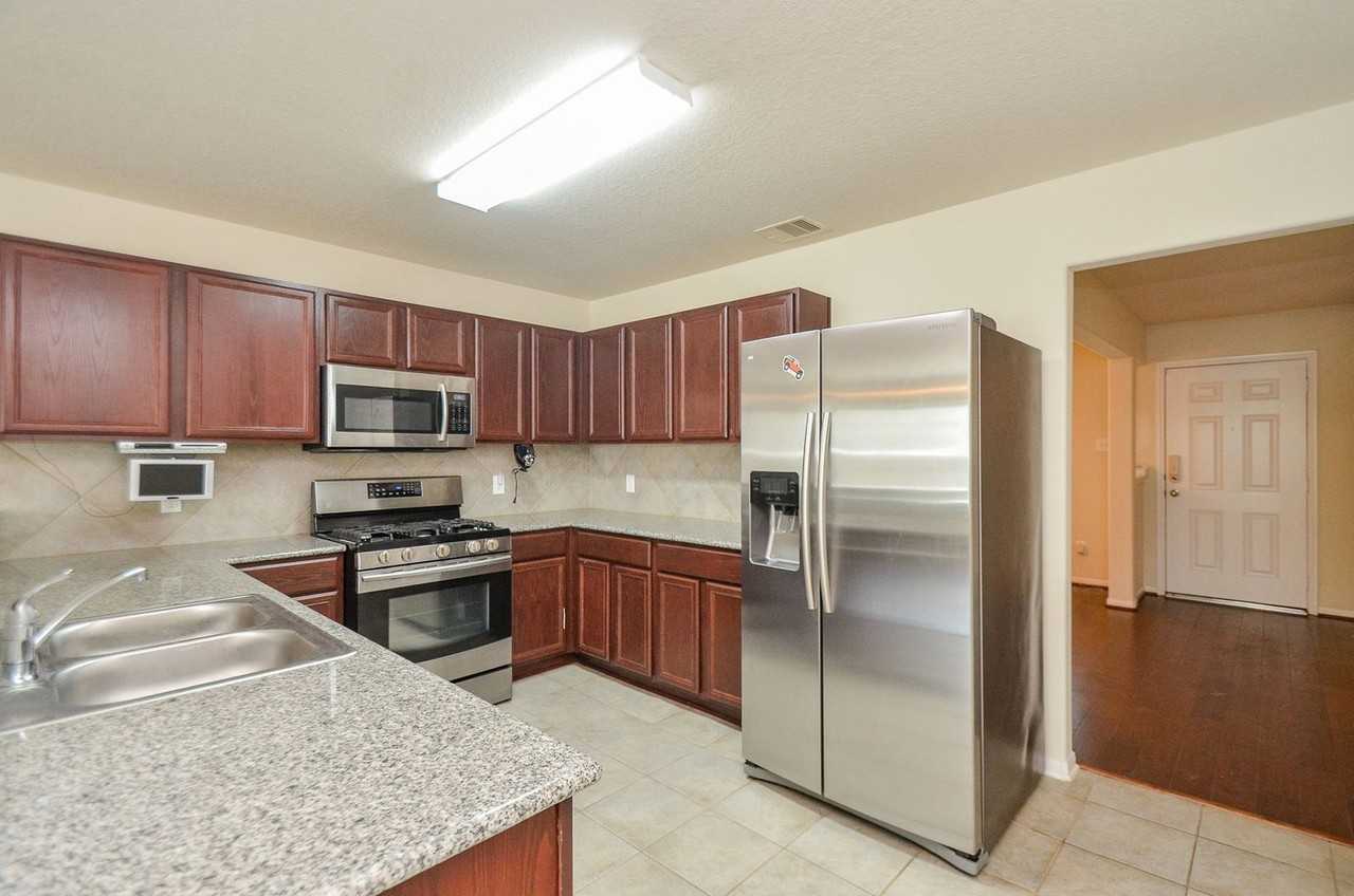 12506 Greencanyon Dr - Photo 5 of 32