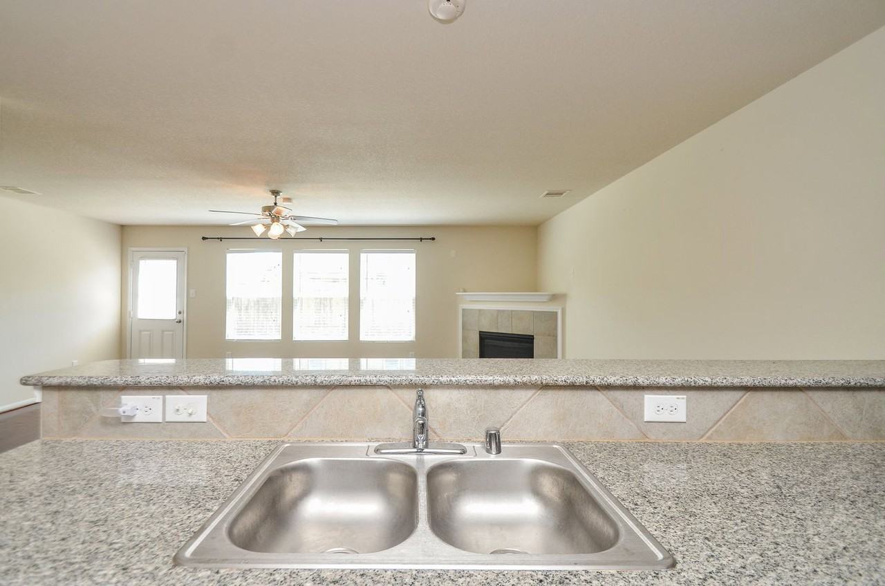 12506 Greencanyon Dr - Photo 6 of 32
