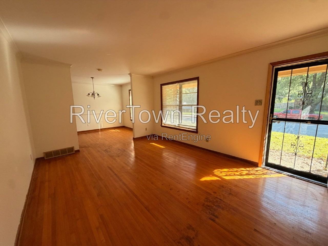 3279 Hanna Dr - Photo 4 of 18