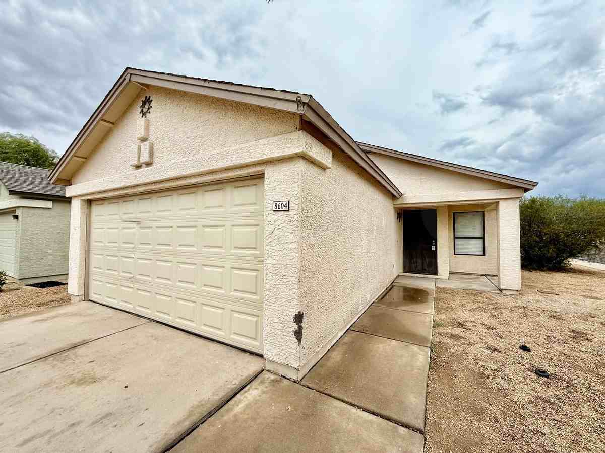 8604 W Elm St - Photo 2 of 30