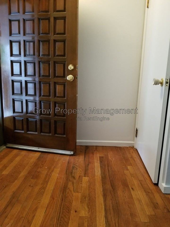 956 S Front St - Photo 5 of 14