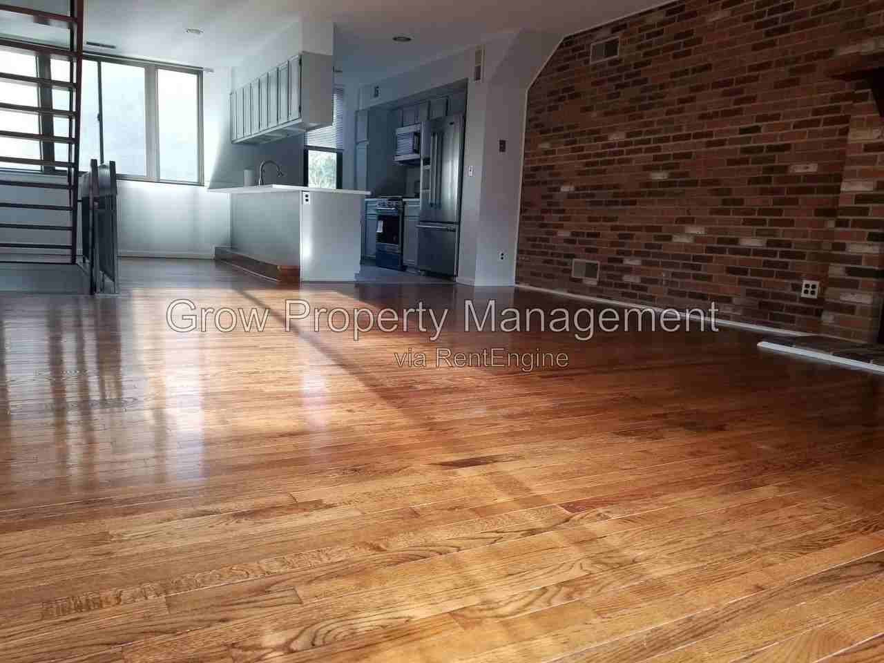 956 S Front St - Photo 7 of 14