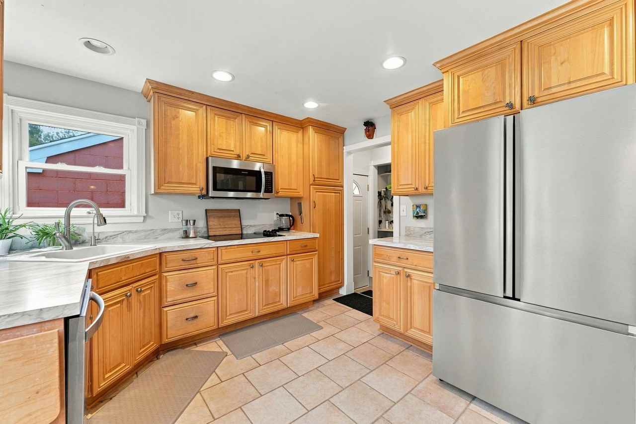 1715 Nichols Rd - Photo 7 of 19