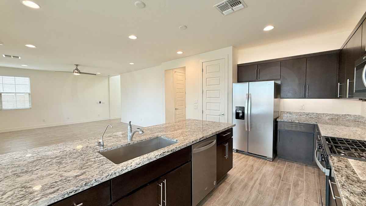 21392 E Kingbird Dr - Photo 5 of 40